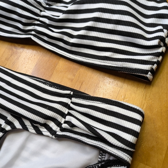 Quintsoul NWOT Striped Mid Rise Bottoms/Crossback Bralette Top Size Small - Picture 6 of 9